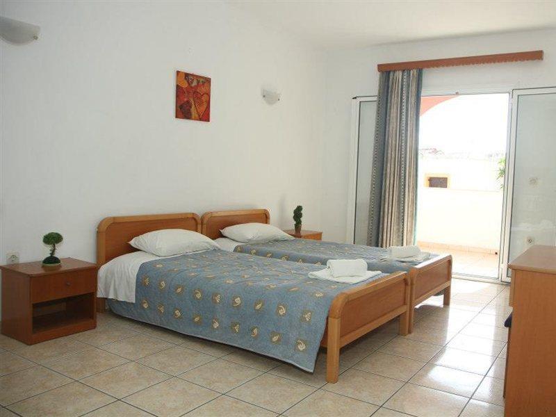 Paradiso Apartments Ýpsos Buitenkant foto