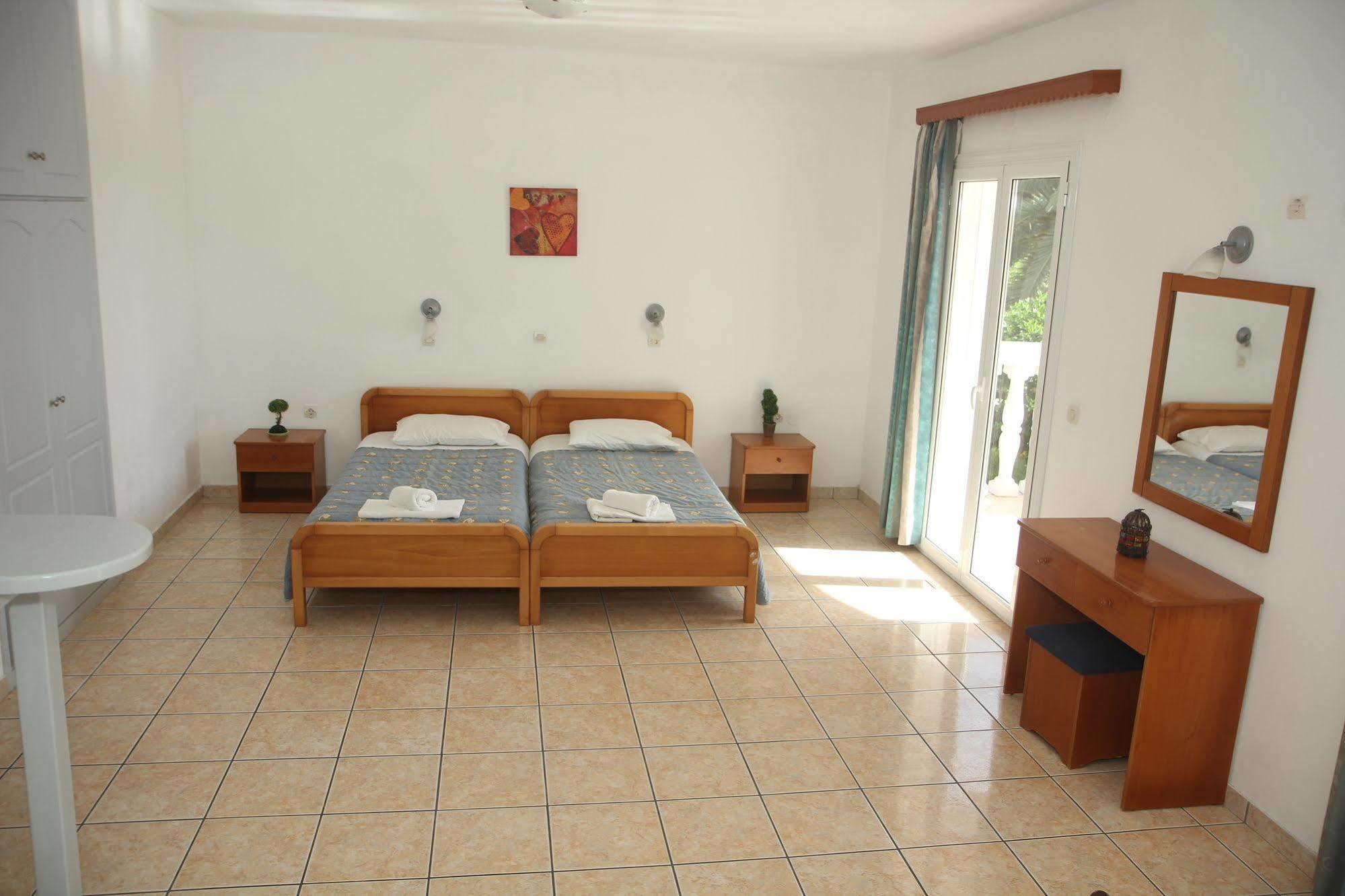 Paradiso Apartments Ýpsos Buitenkant foto